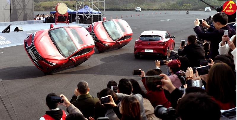 长安汽车挑战吉尼斯世界纪录55辆自动驾驶车巡游