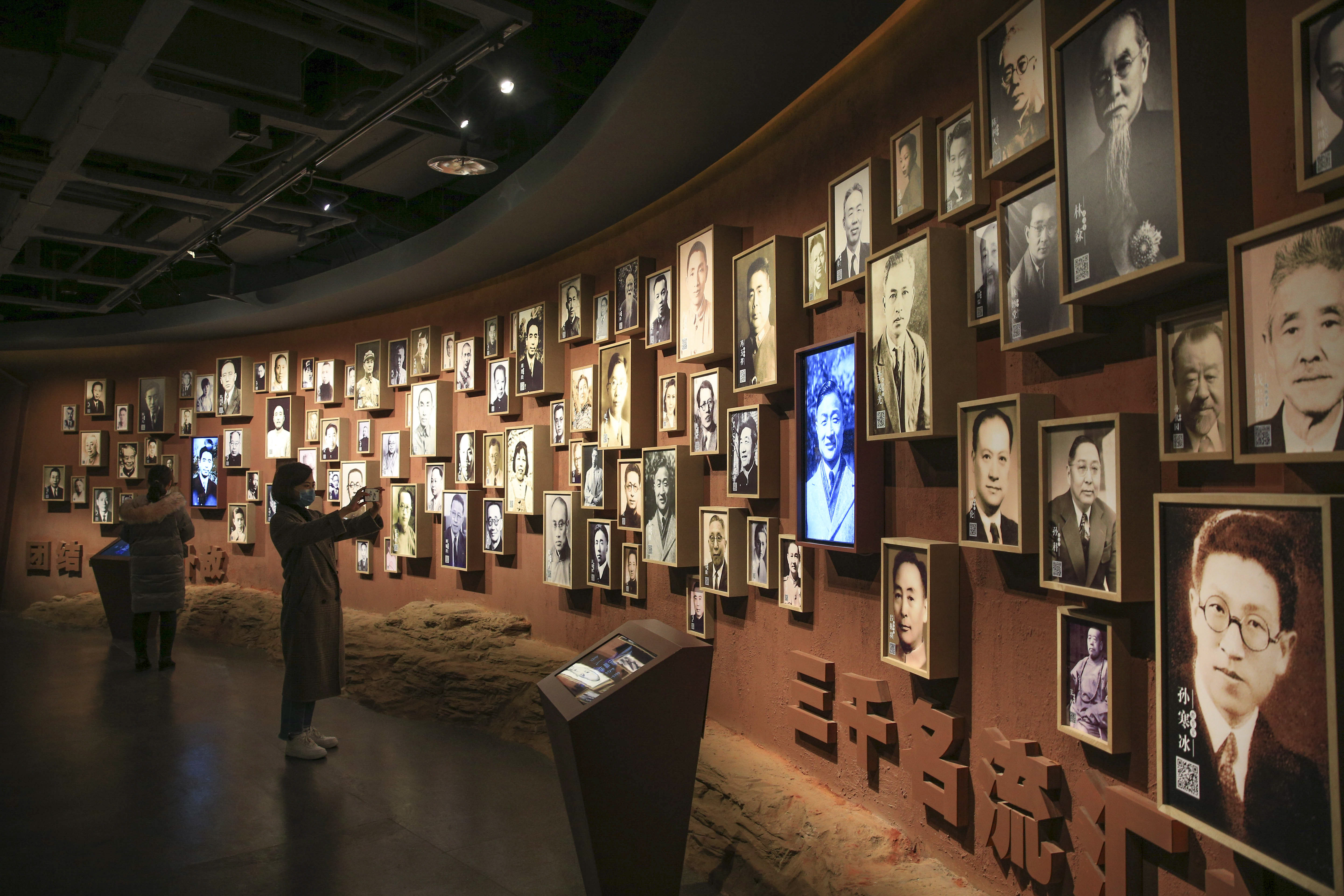 北碚的重庆忠鸥食品销售有限公司在区里有关部门的帮助下,一直坚持线