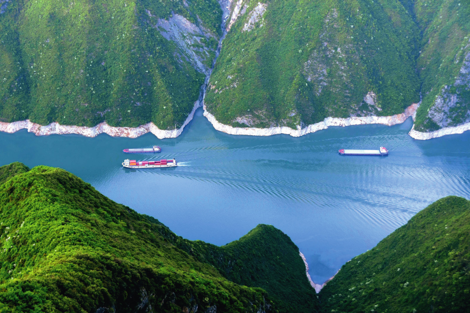 长江奔腾的绿色发展之路