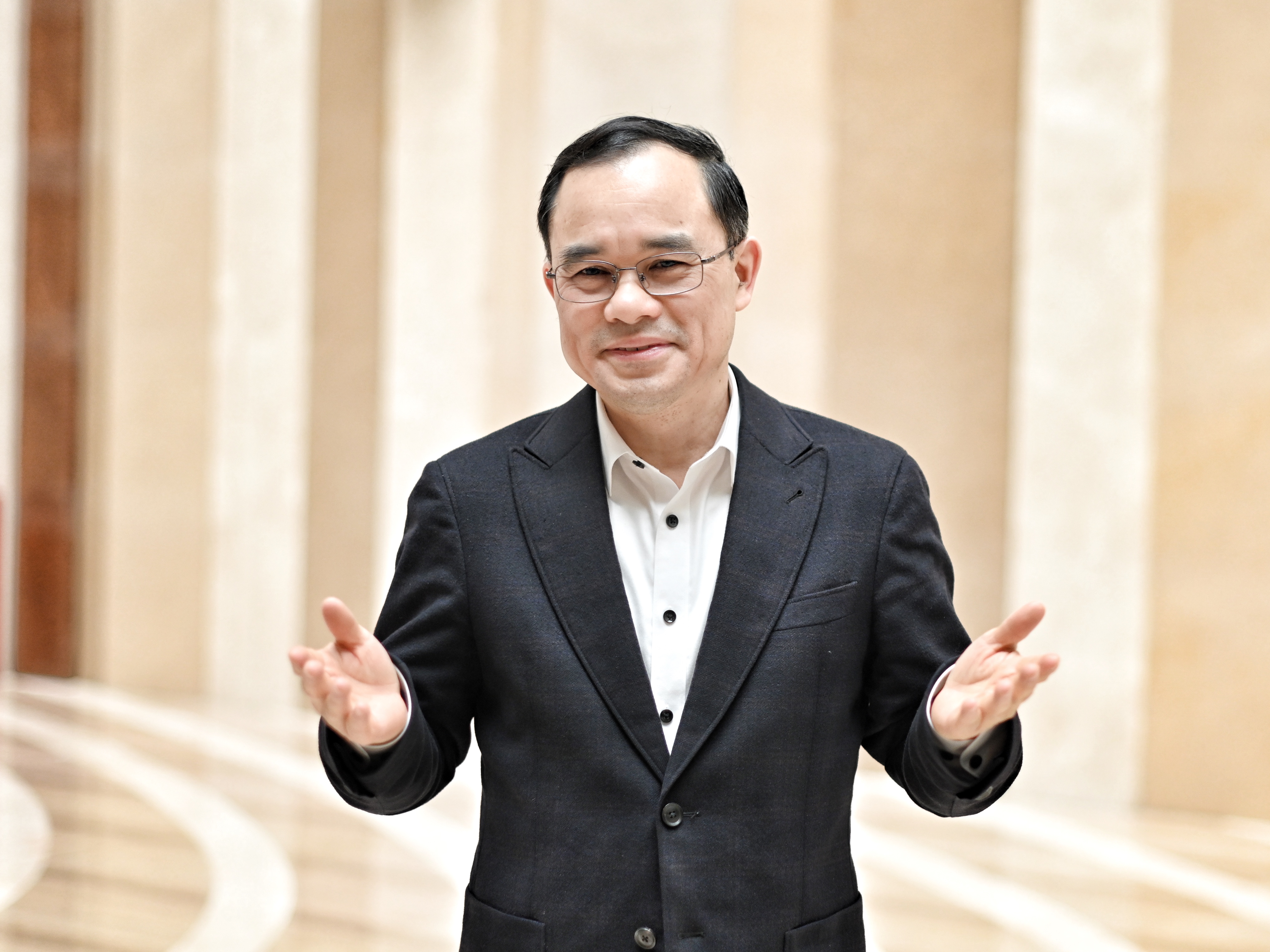 全国人大代表朱华荣统筹智能网联汽车发展和安全